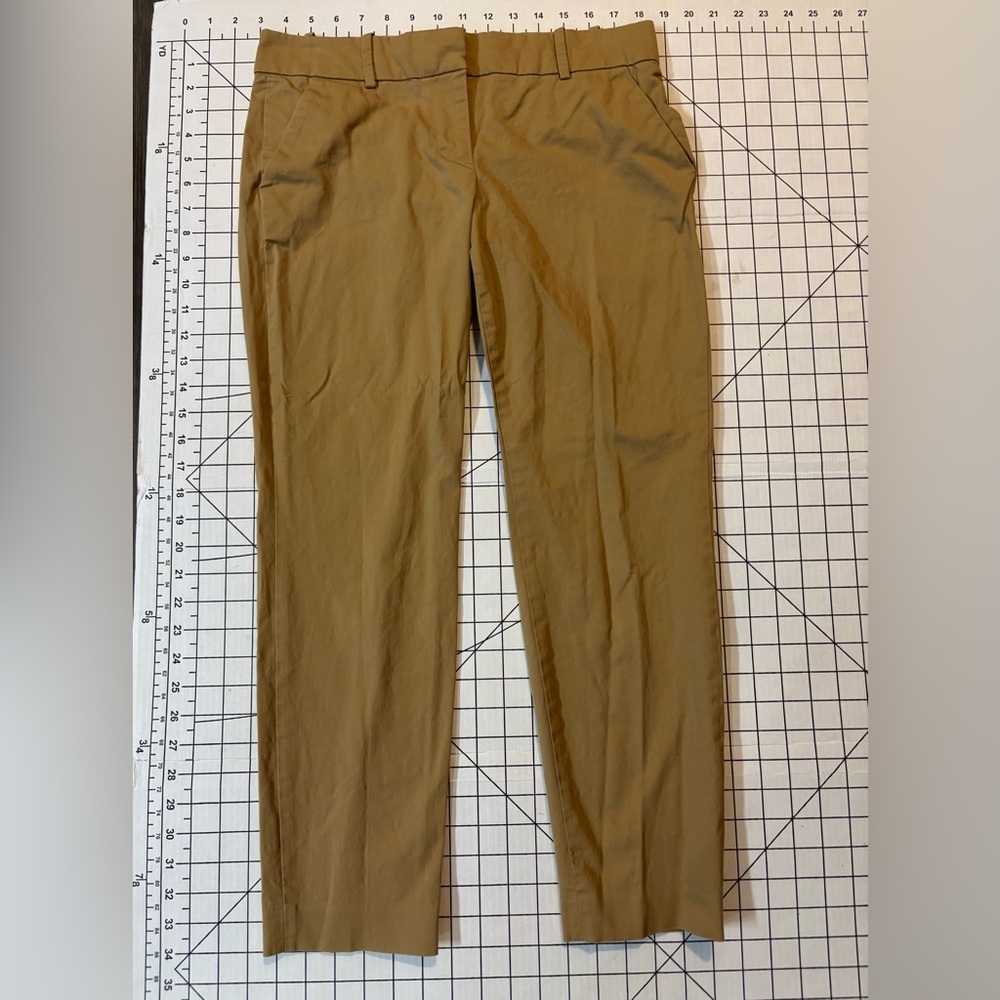 J.‎ Crew Women’s Size 2 Tan Cafe Capri Pants